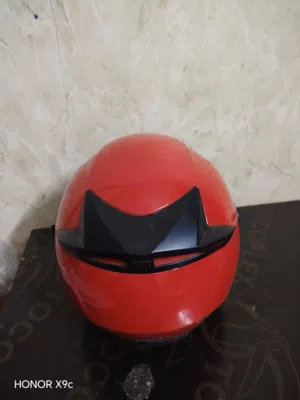 للبيع خوذة دراجة (Helmet) خوذة لون أحمر ماركة AD