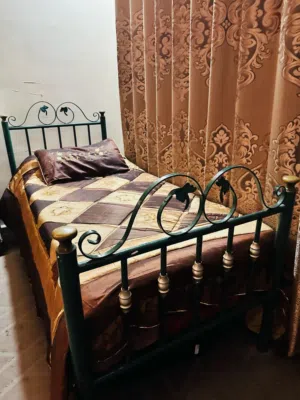 تخت وعلاقة ومراي تعليق