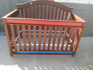 سرير اطفال مستعمل للبيع