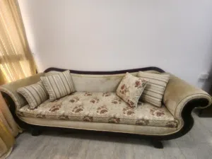 للبيع للانتقال كنب و سجاد urgent sale for leaving