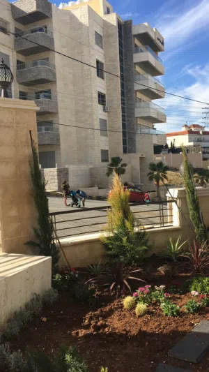 255 m2 4 Bedrooms Apartments for Sale in Amman Daheit Al Arz