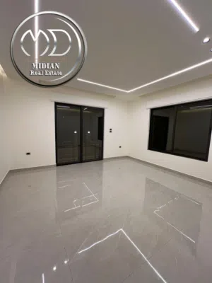 شقق جديدة للبيع حي الصحابة مساحات 170م & 200م مع تراسات و حدائق تشطيبات سوبر ديلوكس اطلالة جميلة