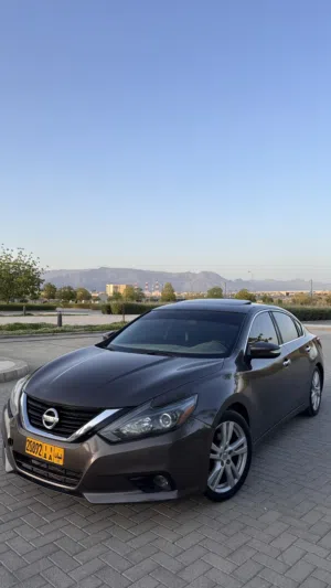 Used Nissan Altima in Al Dakhiliya