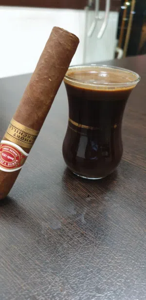 بن مصري شكلها واضح في وشها