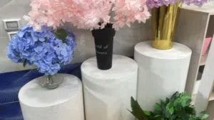 طقم خشب طاولات وستاندات حفلات شكل دائري ( برميل ) للبيع