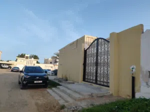 ٣ غرف نوم . غير مفروشة . سنوي3
