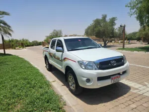 TOYOTA HILUX MODEL 2009 COLOR WHITE INTERIOR BLACK GCC CAR FOR SALE AND 4X4 4WHELL DREIVE