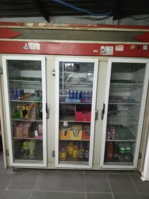ثلاجة متجر ثلاث ابواب