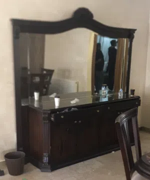 دنسوار فخامه شبه جديد خشب زان