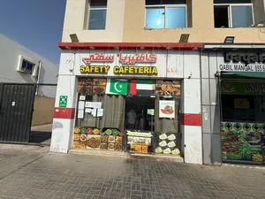 300 ft² . Landlord0