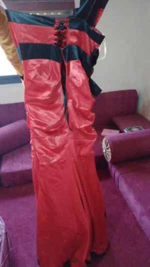 فستان سهرة للبيع مستعمل لبسة واحدة فقط