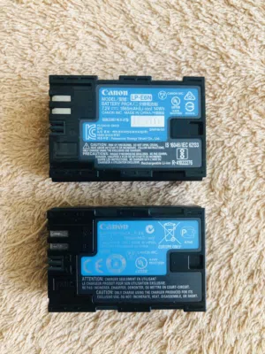 للبيع عدد 2 بطاريات كانون 5 دي مارك 4 الاصليه استعمال بيسط جدا