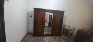 غرفه نوم شباب خشب لاتيه تخت واحد مقاس الخزانه مترين وأربعين