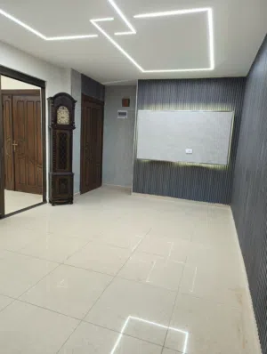 شقة طابقية ... طابق أول شبه أرضي للبيع ( كاش ـ أقساط ـ بدل )