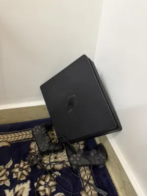 بلستيشن 4 مع جهازين