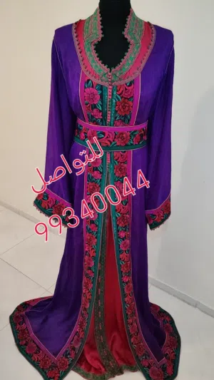 قفطان مغربي قماش حرير تطريز يدوي مكون من قطعتين..