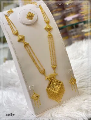 قلدات مطليه ذهب مع ضمان للون وعدم استخدام العطر واللوشن عليه