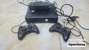 اكس بوكس 360 مع اثنين جويستك نظيف ما مفتوح في اكثر من 50 لعبة في مجال