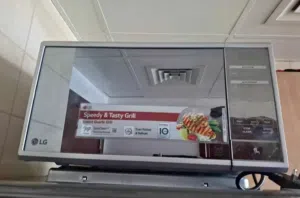 microwave oven