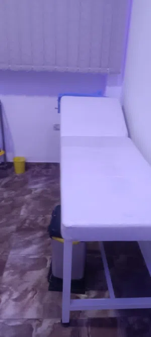 سرير كشف عياده و طاوله طبيه
