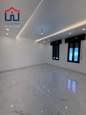 شقق. طريق. الشظ. قريبه من. مطعم. الوليمه.  موقع. إستراتجي. 900 ألف الي مليون300. كاش.