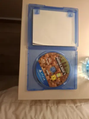 للبيع سي دي لعبة ماين كرافت (Minecraft) الأصلية لجهاز بلايستيشن 4 (PS4).
