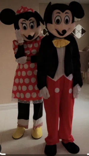 لبس شخصيه كرتونيه لكبار