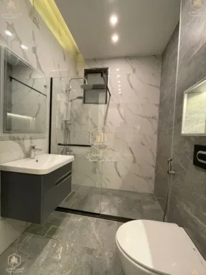 شقة / مميزه / للايجار / لم تسكن / فاخرة / طريق المطار / 250 متر