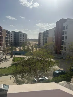شقه كبيره في كمبوند حى الأشجار بمدينه 6 أكتوبر للسكن أو مشروع ادارى