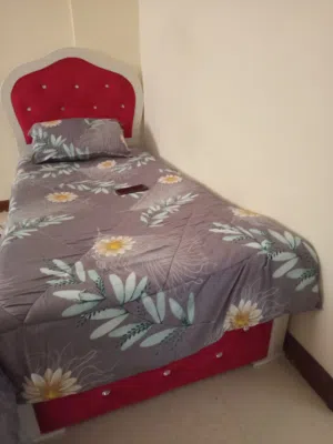 سرير اطفال بحاله جيده جدا من غير المترس