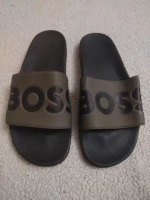 حفايه BOSS إيطاليا اصلي قياس 43 44 شبه جديدة