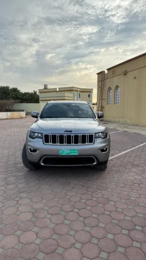 Used Jeep Grand Cherokee in Al Batinah