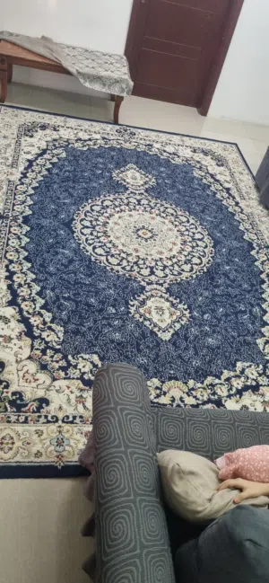 سجاد و طاولات