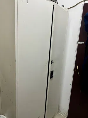 دولاب مستعمل حاله جيده لا يوجد توصيل   Used wardrobe in good condition. No delivery available.