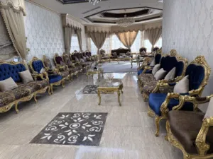 طقم كراسي مجلس فاخر كلاسيك للبيع – حالة ممتازه
