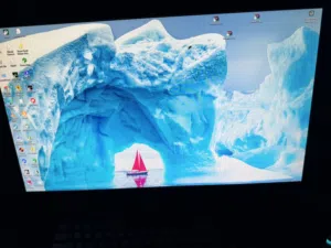 السلام عليكم pc للبيع كامل ملحقاتها