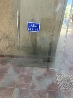 مرش باب حراري 2.10في 90نضيف نضيف الباب ومعاه طرف مرش 10مل 30في 210وقلب متاع الباب نص عمر