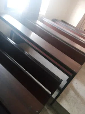 مقاعد دراسية رباعي بحالة ممتازة