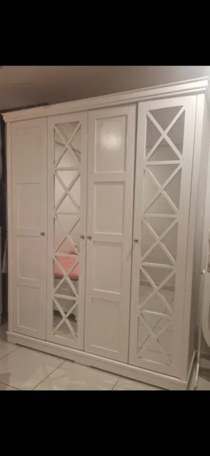 للبيع خزانة واسعة
