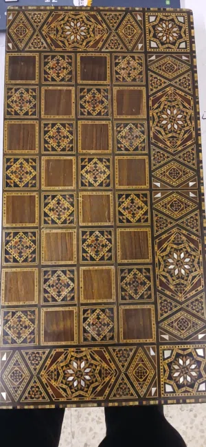 طاولة زهر خشبيه
