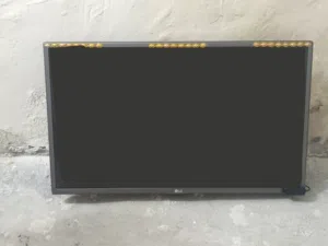 شاشه LG حجم 32 شغاله نظيفة مبيها شي