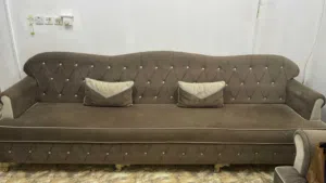 ثلاث كراسي للبيع