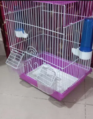 جميل جدا وبحاله جيده وقفص للطيور او للعصافير