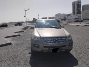 مرسيدس ML350 لون ذهبي صبغ الوكالة بالكامل داخلية بحالة ممتازة جداً استخدام غير مدخن مكيف ثلج