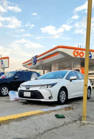 لدينا سياره صغيره وسيارة كبيره عائليه لدينا توصيل طرود وطلبات بين أحياء الرياض