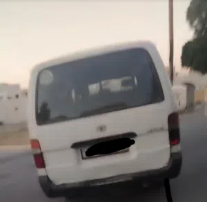تويوتا التواصل على الرقم الي فصوره هايس 2003 ديزل لون أبيض بحالة جيدة مع هوك خلفي  دهان الشركه