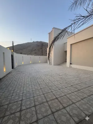 280 m2 2 Bedrooms Townhouse for Sale in Al Dhahirah Yunqul