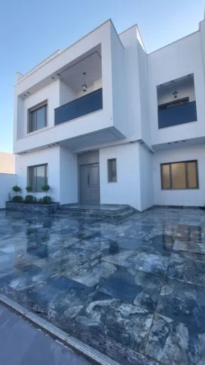 2 فيلات فاخرة للبيع بتصميم جميل
