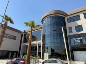 عيادة للايجار بإيست هيل مول الجولدن سكوير