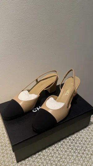 CHANEL BEIGE AND BLACK SLINGBACK SANDALS New ( Copy Master )
